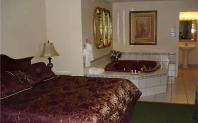Photo 5 - Colonie inn and Suites