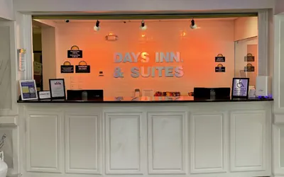 Photo 2 - Days Inn & Suites by Wyndham Lakeland
