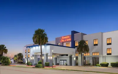 Photo 2 - Hampton Inn & Suites Port Arthur