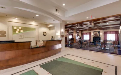 Photo 2 - Holiday Inn Battle Creek by IHG