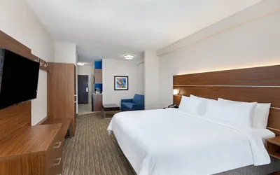 Photo 5 - Holiday Inn Express Hotel & Suites Birmingham - Inverness by IHG