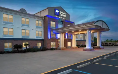 Holiday Inn Express & Suites Alexandria by IHG
