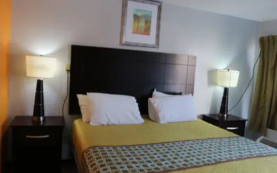 Photo 3 - LoneStar Inn