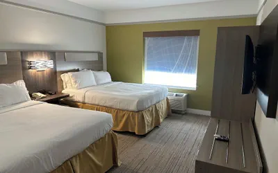 Photo 3 - Holiday Inn Express Hotel & Suites San Dimas by IHG