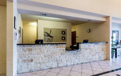 Photo 3 - Quality Suites Huntsville Near University