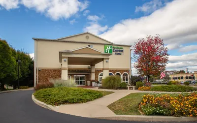 Holiday Inn Express & Suites Allentown West by IHG