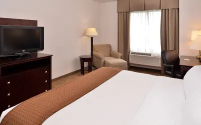 Photo 5 - Holiday Inn Madison at The American Center by IHG