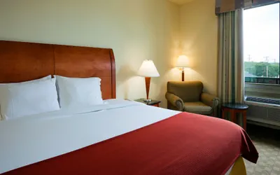 Photo 5 - Holiday Inn Express Hotel & Suites Fairfield - North by IHG