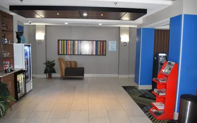 Photo 3 - Holiday Inn Express & Suites McPherson by IHG
