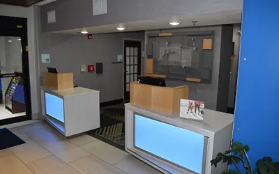 Photo 4 - Holiday Inn Express & Suites McPherson by IHG