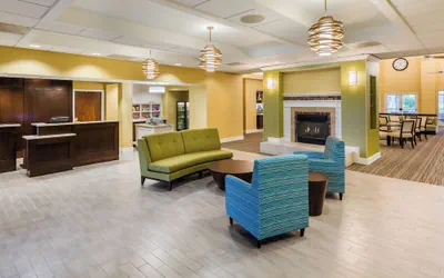 Photo 4 - Larkspur Landing Extended Stay Suites St. Louis Riverport - Airport West