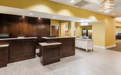 Photo 3 - Larkspur Landing Extended Stay Suites St. Louis Riverport - Airport West