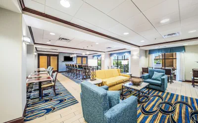 Photo 4 - Hampton Inn Greenfield