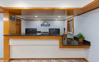 Photo 4 - Days Inn by Wyndham Slidell