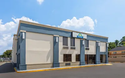 Photo 2 - Days Inn by Wyndham Slidell