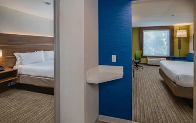 Photo 3 - Holiday Inn Express and Suites Modesto by IHG