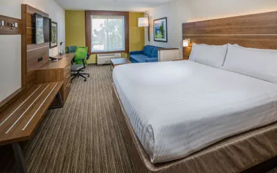 Photo 4 - Holiday Inn Express and Suites Modesto by IHG