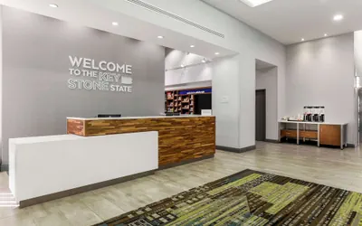 Photo 5 - Hampton Inn & Suites Pittsburgh-Downtown