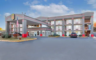 Photo 2 - Super 8 by Wyndham Kingsport