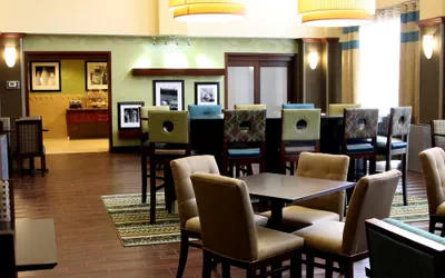 Photo 4 - Hampton Inn & Suites Paducah
