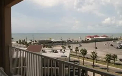 Photo 5 - Hampton Inn & Suites Galveston