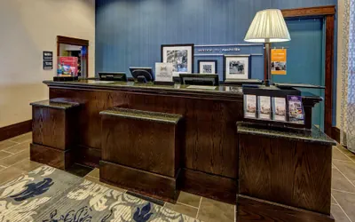 Photo 5 - Hampton Inn & Suites Nashville Downtown