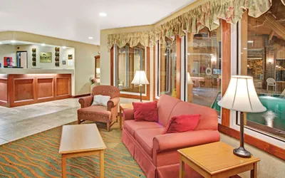 Photo 2 - Baymont by Wyndham Indianapolis