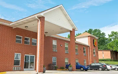 Photo 2 - Super 8 by Wyndham St. Louis Airport