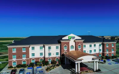Photo 2 - Holiday Inn Express & Suites Pampa by IHG