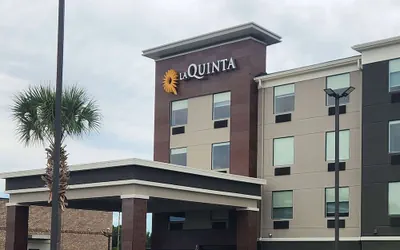 Photo 2 - La Quinta Inn & Suites by Wyndham Warner Robins - Robins AFB
