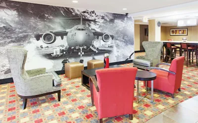 Photo 4 - La Quinta Inn & Suites by Wyndham Warner Robins - Robins AFB