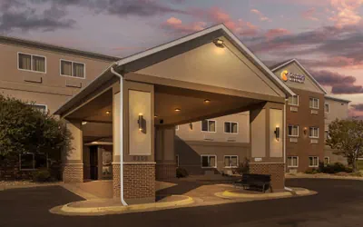 Photo 2 - Comfort Inn & Suites Davenport - Quad Cities