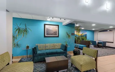Photo 5 - La Quinta Inn & Suites by Wyndham Sevierville / Kodak