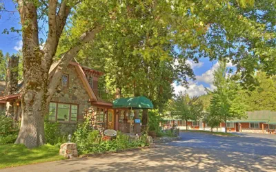 Photo 2 - Strawberry Valley Inn