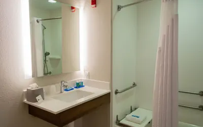 Photo 5 - Holiday Inn Express Hotel & Suites Muskogee by IHG