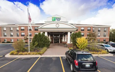 Photo 2 - Holiday Inn Express Hotel & Suites Grand Blanc by IHG