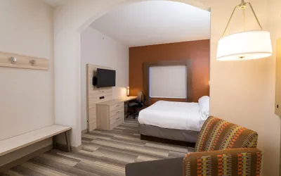 Photo 5 - Holiday Inn Express Hotel & Suites Grand Blanc by IHG
