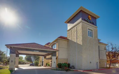 Photo 2 - La Quinta Inn & Suites by Wyndham Granbury