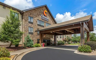 Photo 2 - Comfort Inn & Suites Blue Ridge