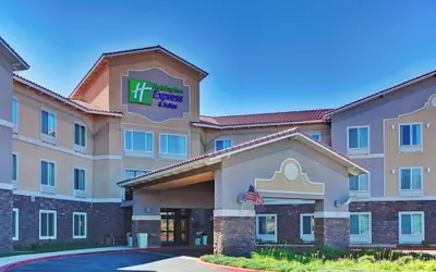 Photo 2 - Holiday Inn Express & Suites Beaumont - Oak Valley by IHG