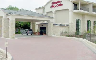 Photo 2 - Hampton Inn & Suites Fredericksburg