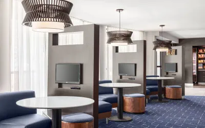 Photo 4 - Courtyard by Marriott Portland Airport