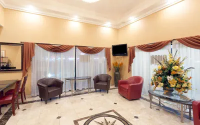 Photo 3 - Howard Johnson Hotel & Suites by Wyndham Pico Rivera