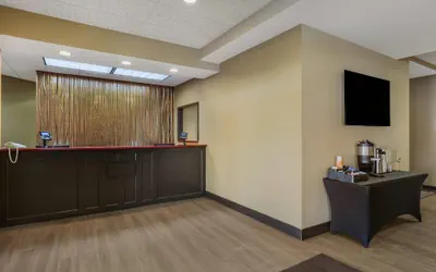 Photo 4 - MainStay Suites Fitchburg - Madison