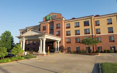 Photo 2 - Holiday Inn Express Clinton by IHG