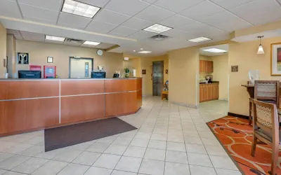 Photo 3 - Econo Lodge Inn & Suites Des Moines Fairgrounds Area