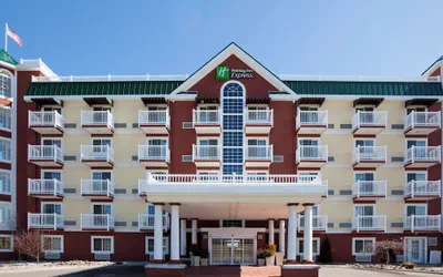 Photo 2 - Holiday Inn Express & Suites Petoskey by IHG