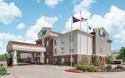 Photo 2 - Holiday Inn Express Hotel & Suites Cleburne by IHG