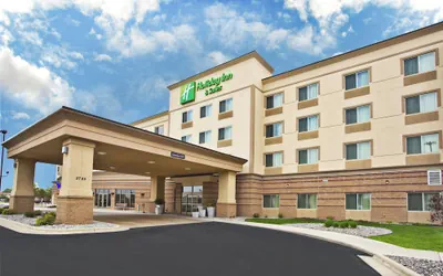 Photo 2 - Holiday Inn & Suites Green Bay Stadium by IHG