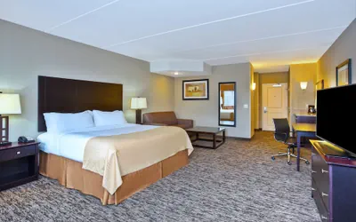 Photo 4 - Holiday Inn & Suites Green Bay Stadium by IHG